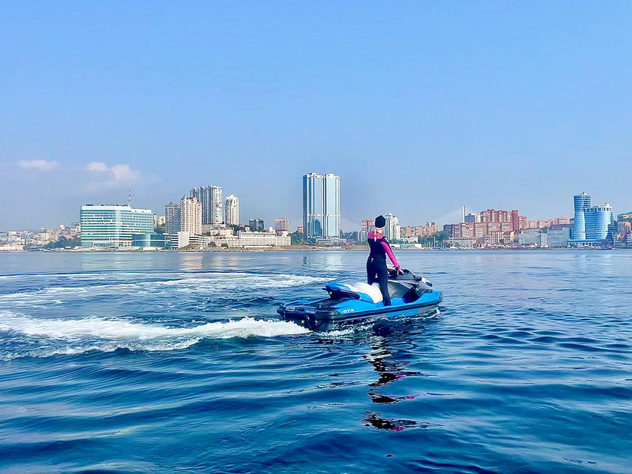Гидроцикл на воде во Владивостоке